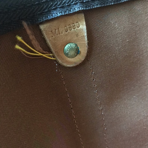 Authentic Louis Vuitton Keepall 50 Bandouliere - Picture 5 of 8